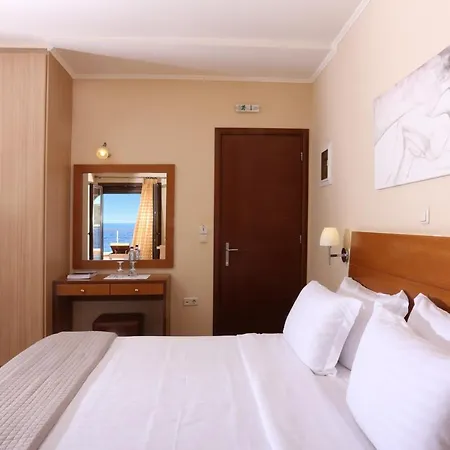 Aparthotel Faros Luxury Marathópolis