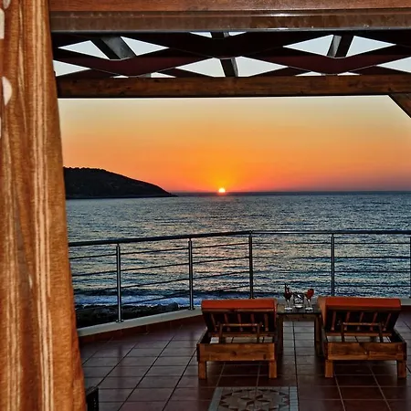 Faros Luxury Marathopoli