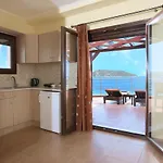 Ξενοδοχείο με διαμερίσματα Faros Luxury Μαραθόπολη