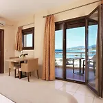 Faros Luxury Ξενοδοχείο με διαμερίσματα 4*