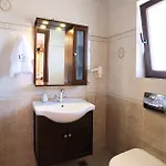 Aparthotel Faros Luxury Marathopoli