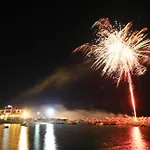 Ξενοδοχείο με διαμερίσματα Faros Luxury 4*