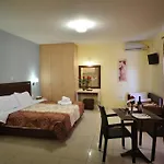 Faros Luxury Ξενοδοχείο με διαμερίσματα 4*