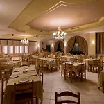 Ξενοδοχείο με διαμερίσματα Faros Luxury 4*