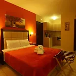 Ξενοδοχείο με διαμερίσματα Faros Luxury 4*
