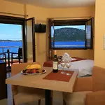 Faros Luxury Μαραθόπολη