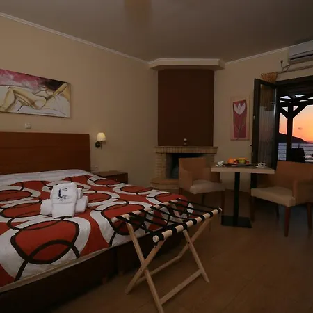 Apart-hotel Faros Luxury 4*