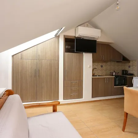 Faros Luxury Aparthotel Marathopoli