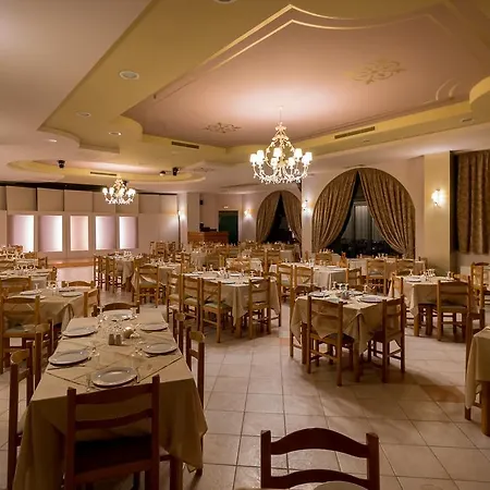 Ξενοδοχείο με διαμερίσματα Faros Luxury 4*
