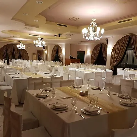 Ξενοδοχείο με διαμερίσματα Faros Luxury