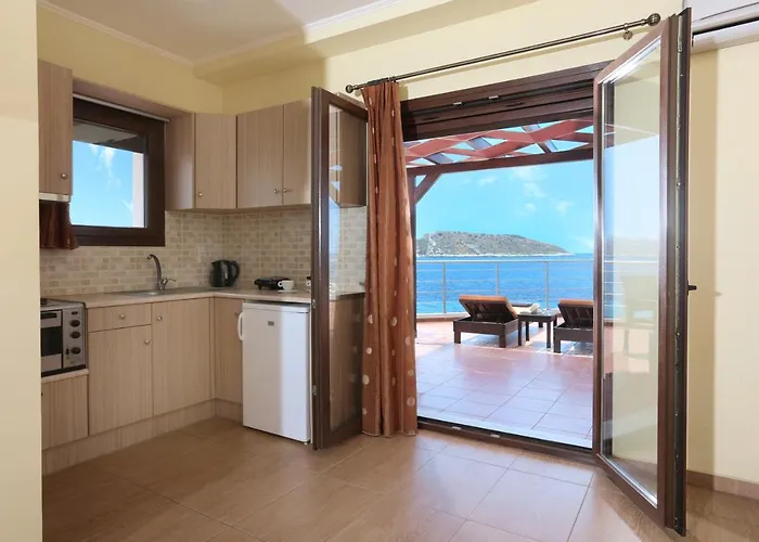 Apart Otel Faros Luxury Marathopoli