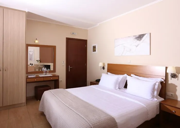 Faros Luxury Marathopoli