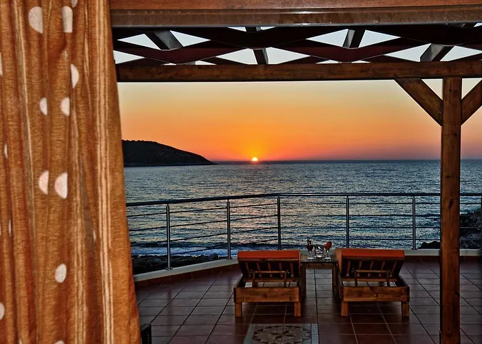 Faros Luxury Marathopoli